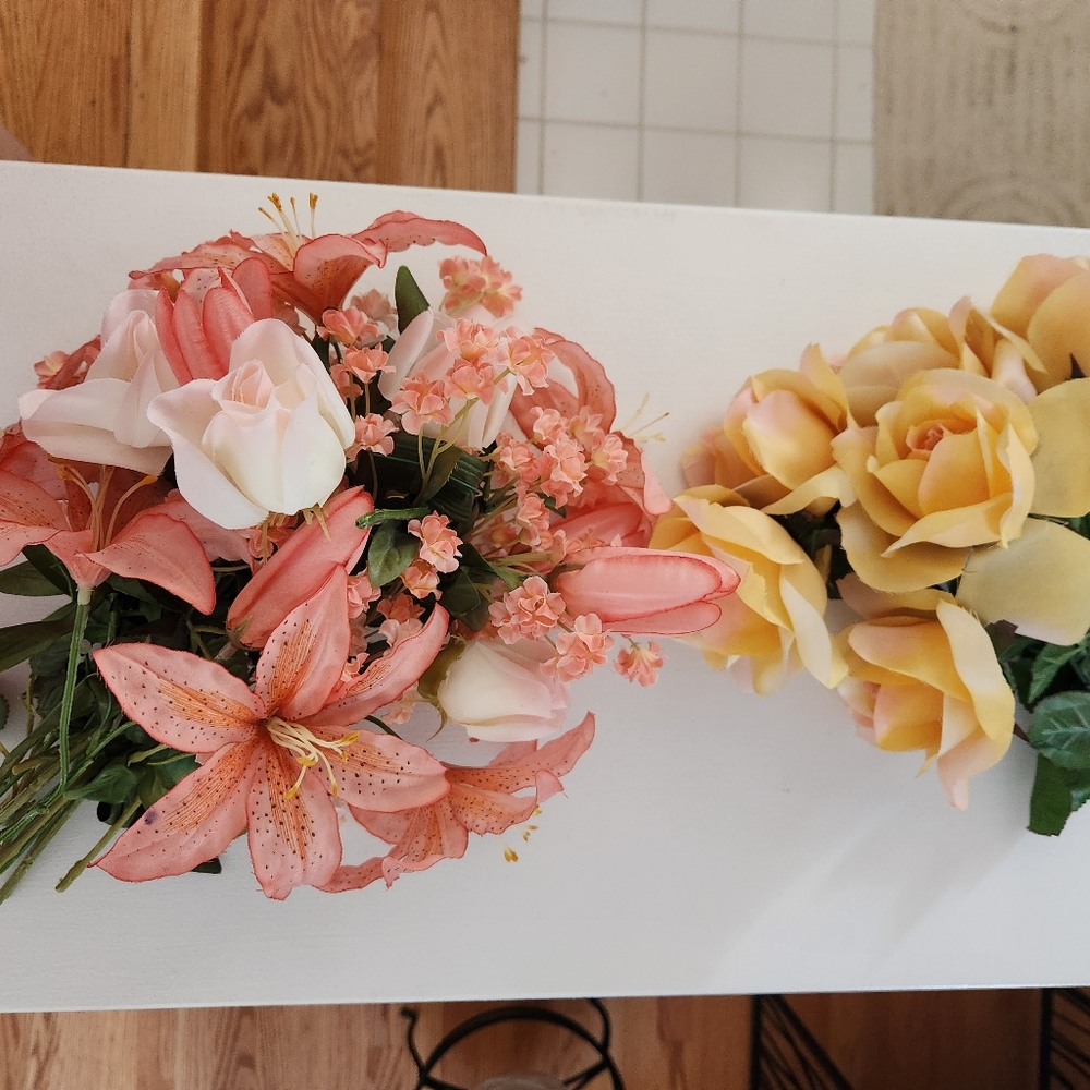 Assorted faux flowers